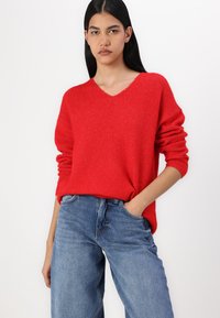 ONLY ONLCAMILLA V NECK - Strickpullover - true red