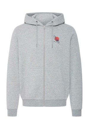 Jasnoszara bluza rozpinana na zamek z przednimi kieszeniami, kapturem ze sznurkiem oraz małym czerwonym słońcem z czarnym ptakiem na lewym piersiowym obszarze.