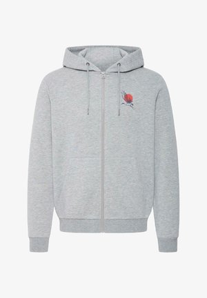Lichtgrijze zip-up hoodie met zakken aan de voorkant, capuchon met trekkoord, en een kleine rode zon met een zwarte vogelafbeelding op de linkerborst.