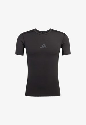 Zwarte sportieve shirt gemaakt van rekbare stof. Heeft korte mouwen en een ronde halslijn. Een subtiel logo is op de borst gedrukt.