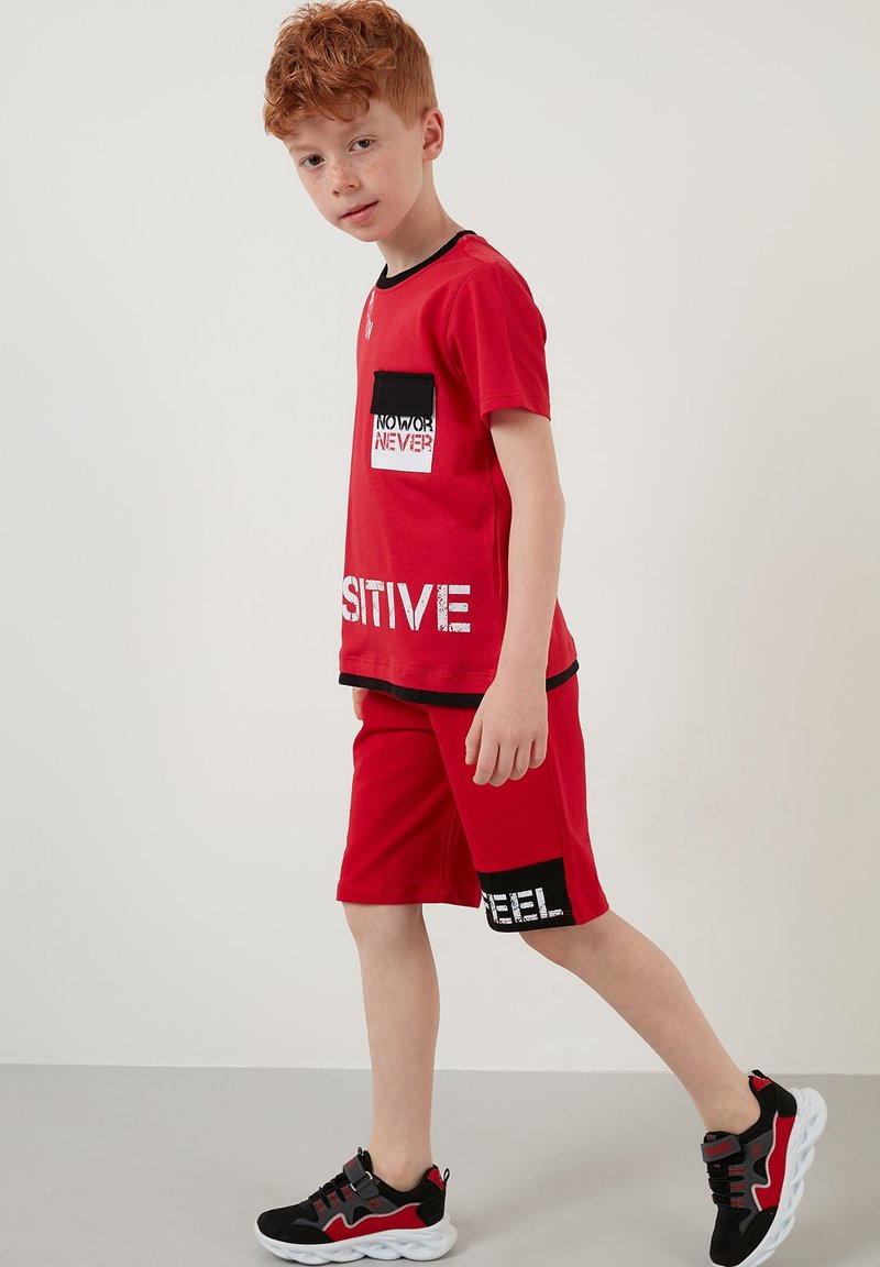 Kinder Jumpsuits & Playsuits | LELA Trainingsanzug red/black/rot - WH46044 Kinder Jumpsuits & Playsuits | LELA Trainingsanzug red/black/rot - WH46044