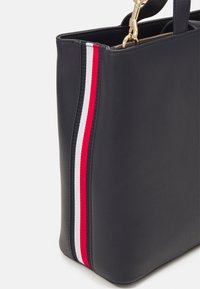 Tommy Hilfiger ESSENTIAL WORKBAG CORP - Umhängetasche - space blue
