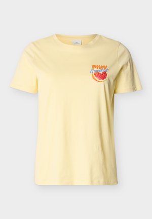 T-shirt jaune clair à manches courtes avec col rond et petit motif graphique d'une tranche de pamplemousse avec le texte « Pulp Grapefruit » sur le côté gauche de la poitrine.