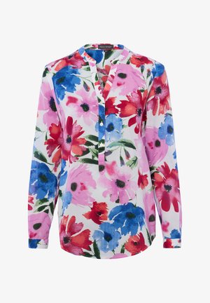 Damesblouse met lange mouwen, bedrukt met grote bloemen in roze, rood en blauw, gedeeltelijke knoopsluiting aan de voorkant en een ronde kraag.