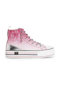 Hochschnittige Sneakers mit einer pinken Schnürsenkel-Overlay, silbernen Akzenten und einer weißen Gummispitze. Auffällig durch den Ombre-Effekt und die dicke Sohle.