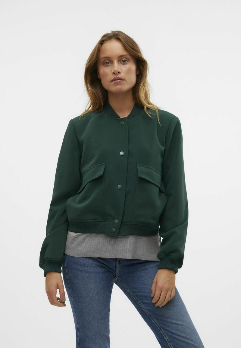 Vero Moda AMALA SHORT - Bomberjacks - pine grove