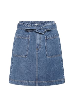 Jupe en denim de teinte bleu clair, avec une taille ajustée munie d'un lien de serrage, et deux poches avant. Coupe droite avec des détails de coutures apparentes.