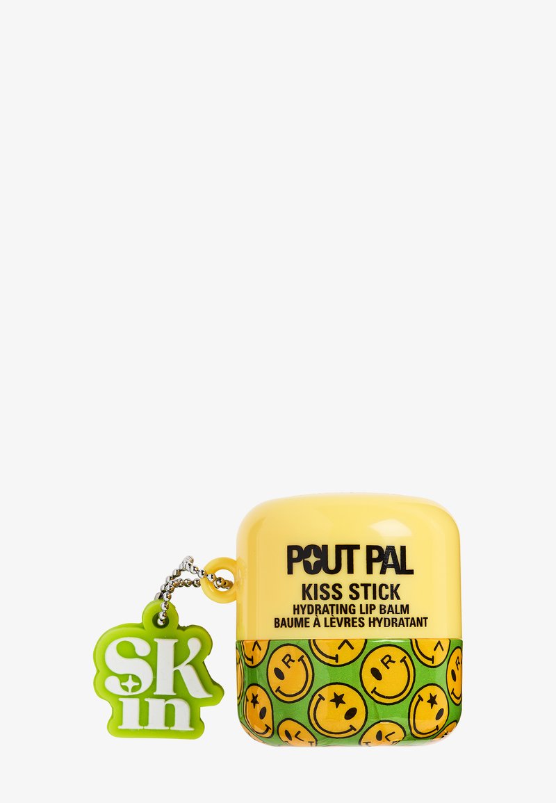 Bálsamo labial hidratante Pout Pal en amarillo y verde con patrón de caritas sonrientes y llavero verde adjunto etiquetado como "Skin".