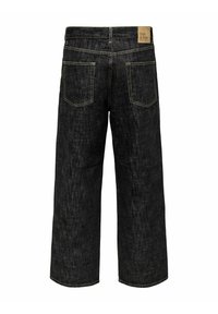 Melnas džinsa platām kāju bikses ar augstu jostasvietu, kam raksturīgas kontrastējošas dzeltenas šuves un divas aizmugurējās kabatas. Vienkāršs un tīrs dizains.