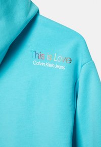 Calvin Klein Jeans Jersey con capucha - light blue
