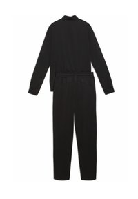 Melns kombinezonis, izgatavots no gludas auduma, ar apkakli, elastīgu jostasvietu un sašaurinātām kājām; ietver ribotas piedurknes un minimālistisku dizainu.