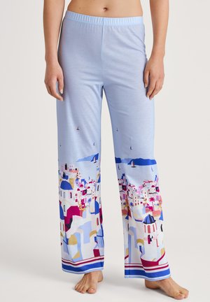 Hellblaue Schlafanzughosen mit einem grafischen Druck von mediterranen Gebäuden in Pink, Gelb und Blau. Elastischer Bund, weit geschnittenes Design.