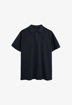 Marineblå kortærmet polo med tre-knaps stolpelukning, slå-om-krave og lille broderet logo på venstre bryst.