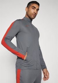 Nike Performance ACADEMY SET - Fato de treino - iron grey/dragon red