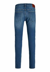 Jeans de denim azul ajustados con bolsillos traseros, parche de cuero en la cintura y un desvanecimiento sutil, con una pierna recta y un diseño clásico.