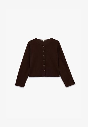 Bruine cropped cardigan met een ronde halslijn, lange mouwen en zes knopen aan de voorkant. Zachte textuur en een ontspannen pasvorm met minimale naden.