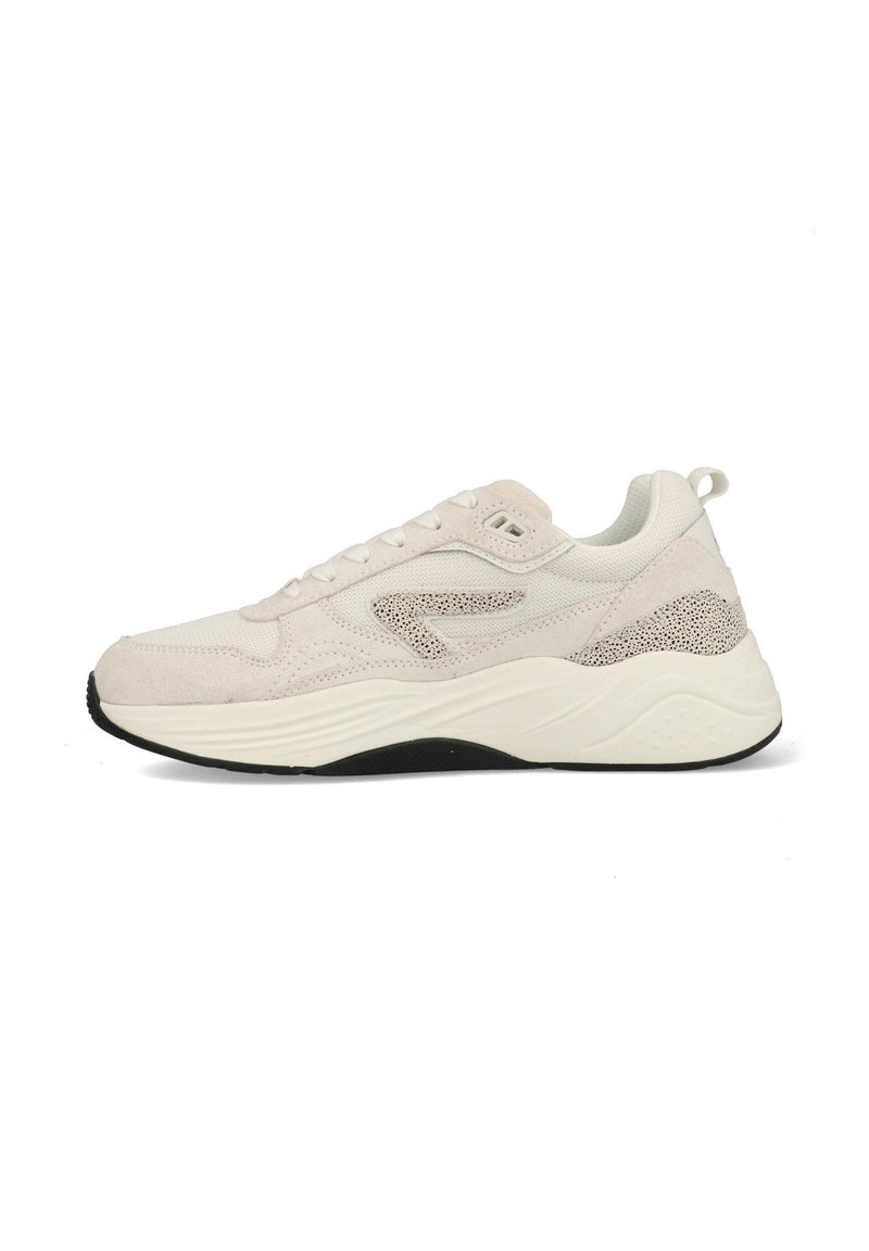Suède en mesh sneaker in lichtbeige met een gestructureerde, patronen zijkant, dikke witte zool en een zwarte rubberen outsole.