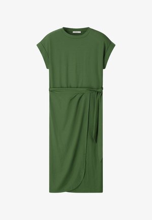Olijfgroene jurk tot op de knie met korte opgerolde mouwen, ronde halslijn en een gestrikte wikkelriem in de taille.