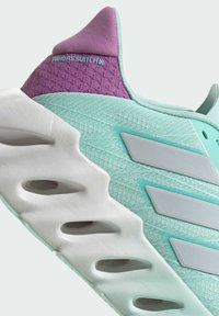 adidas Performance SWITCH FWD 2.0 - Hardloopschoenen voor op de weg - semi flash aqua   cloud white   preloved purple