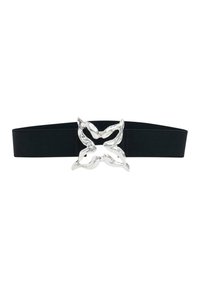 Cinturón elástico negro que presenta una gran hebilla de metal plateado en forma de mariposa con un acabado texturizado, creando un punto focal audaz.