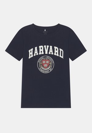 NKMJELVIN UNIVERSITY BOX PARK HARVARD UNISEX - Print T-shirt - dark sapphire