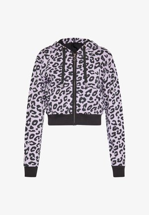 Krótkie bluzy z kapturem z jasnofioletowego materiału w czarne cętki. Posiada czarny zamek błyskawiczny, dwa sznurki do regulacji i kieszenie z przodu.