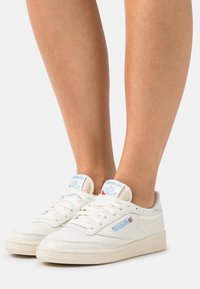 Reebok Classic - CLUB C 85 VINTAGE - Sneakers laag - chalk/alabaster/sky blue Miniatuurafbeelding 1