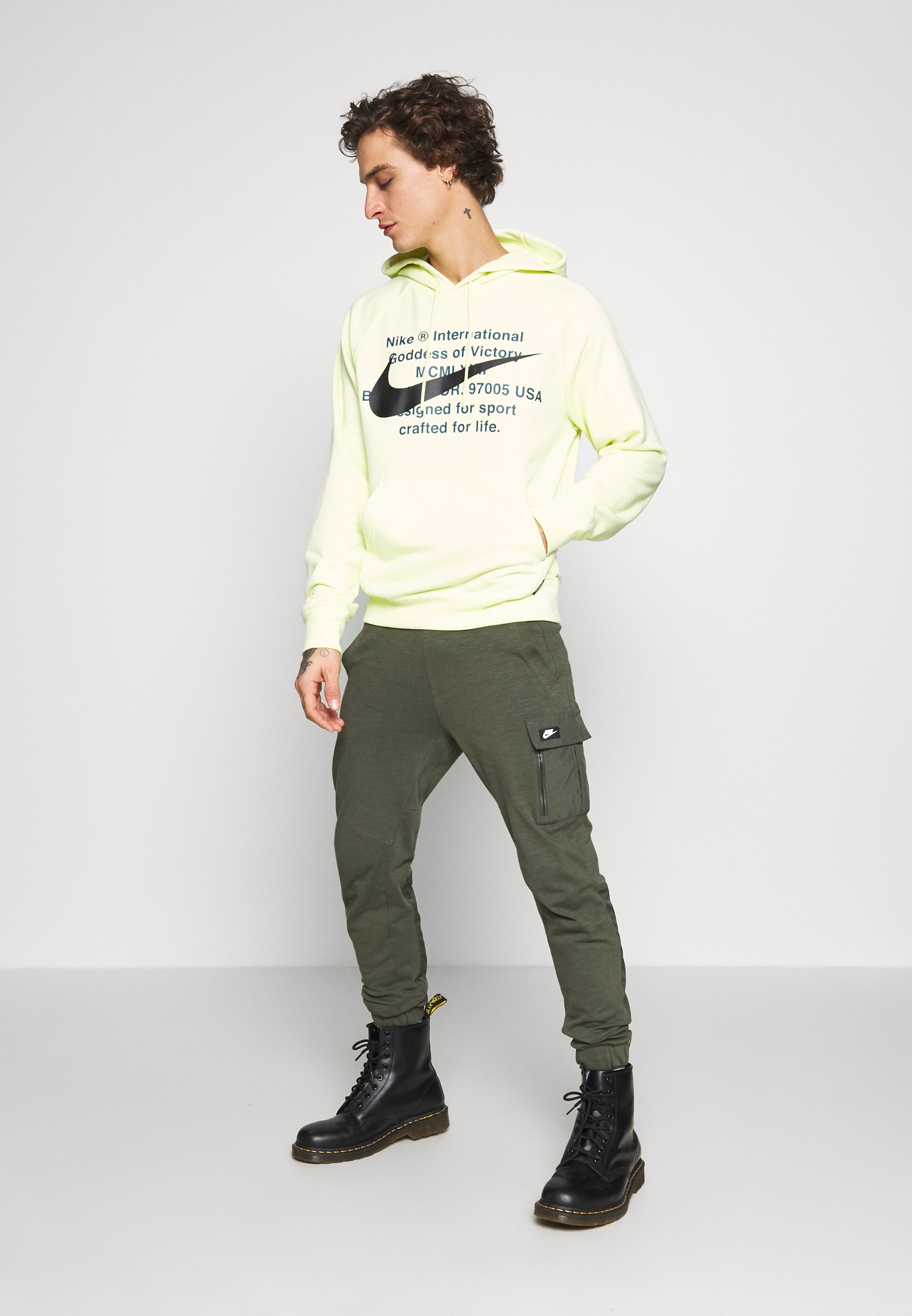 Nike Sportswear Sweatshirt luminous green LEVI'S® Hoodie mit Logo Print in Weiß online kaufen (9673409