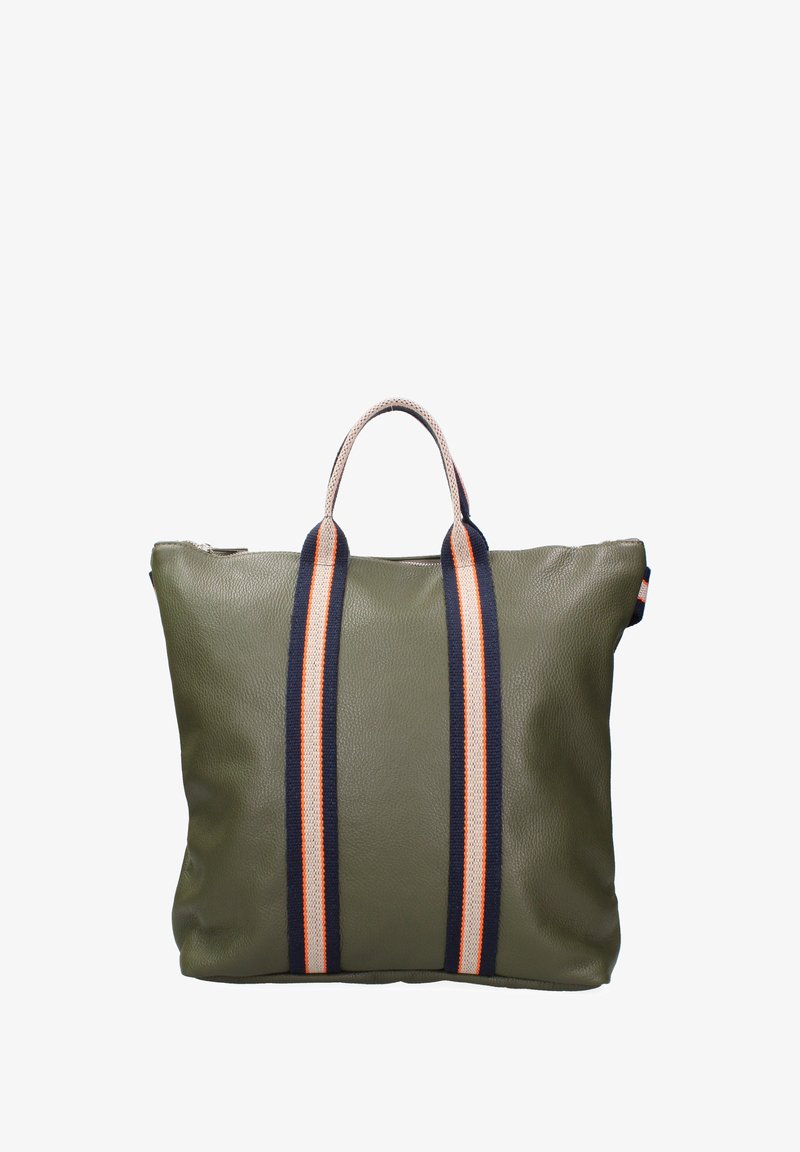 Olijfgroene leren tas met twee marineblauwe en oranje gestreepte handvatten; rechthoekige vorm, textuur oppervlak, centrale ritssluiting.