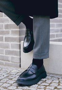 Camper WALDEN - Slipper - glänzend schwarz