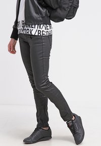 Freeman T. Porter Tygbyxor - black