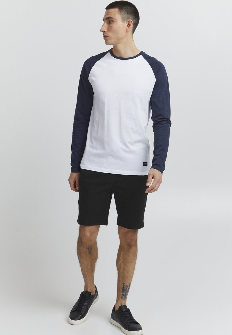 Herren Chino Shorts | 11 Project PRGAETO Shorts black/schwarz - AQ97255 Herren Chino Shorts | 11 Project PRGAETO Shorts black/schwarz - AQ97255