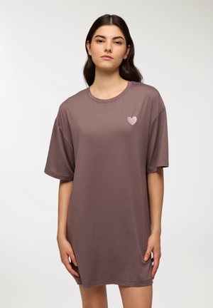 CON SPACCHI E CUORE - T-shirt con stampa - cioccolato