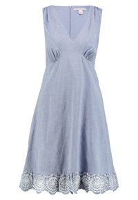 Himmelblaues ärmelloses Kleid mit V-Ausschnitt, tailliertem Oberteil und ausgestellt Rock. Hat einen weißen Spitzenbesatz am Saum. Reißverschluss auf der Rückseite.