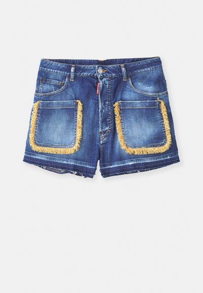 Shorts en denim bleu foncé avec un ourlet jaune autour de grandes poches avant. Comprend une fermeture à bouton et à zip, avec des bords effilochés.