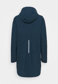 Mörkblå hooded parka med långa ärmar, elastiska manschetter och en reflexrand på baksidan. Slät textur, knälång design.