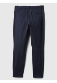 Pantalon bleu marine ajusté avec passants de ceinture et deux poches passepoilées à l'arrière, présenté à plat sur un fond clair.