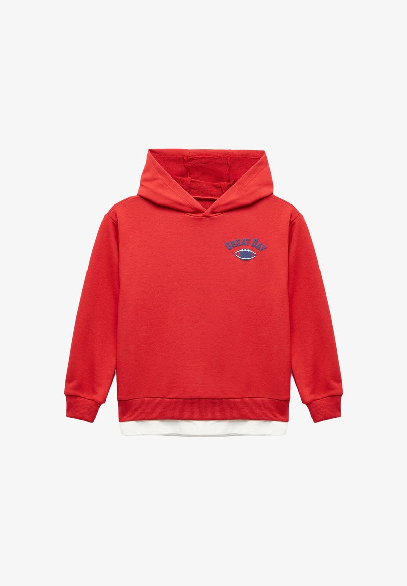 Rød hoodie med en frontlomme, prydet med broderet "GREAT DAY" i marineblå samt et fodbolddesign. Lavet af bomuldsblanding, afslappet pasform.