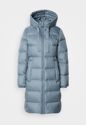 Abrigo acolchado azul claro con capucha, cremallera frontal y dos bolsillos laterales, con diseño acolchado y puños elásticos.