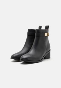 Tommy Hilfiger LOGO MID HEEL BOOTIE - Ankle Boot - black