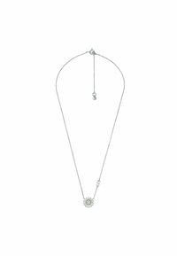Collana d'argento con un ciondolo rotondo a forma di fiore, caratterizzato da dettagli intricati, attaccata a una delicata catena con un gancio per la chiusura.
