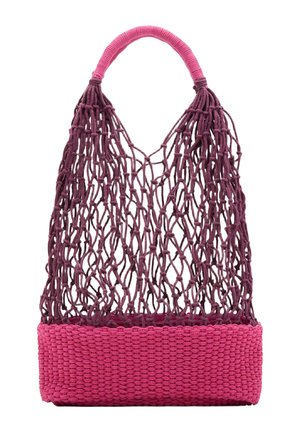 Bolsa de compras de red tejida morada con asa gruesa y base sólida en rosa, diseño de malla abierta para llevar productos o artículos ligeros.