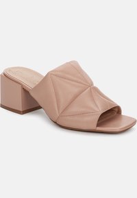 Betsy Mules - beige