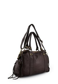 Braune Lederhandtasche mit Doppelgriffen, Messingbeschlägen, strukturierter Oberfläche und seitlichen Quasten. Verfügt über eine kontrastierende Naht und einen Reißverschluss.