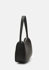 Calvin Klein REFINE SHOULDER BAG - Håndveske - black