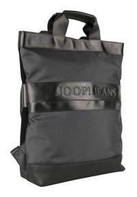 Borsa tote nera con corpo in rete texture, dettagli in pelle liscia e logo "JOOP! JEANS" debossato su una fascia centrale.