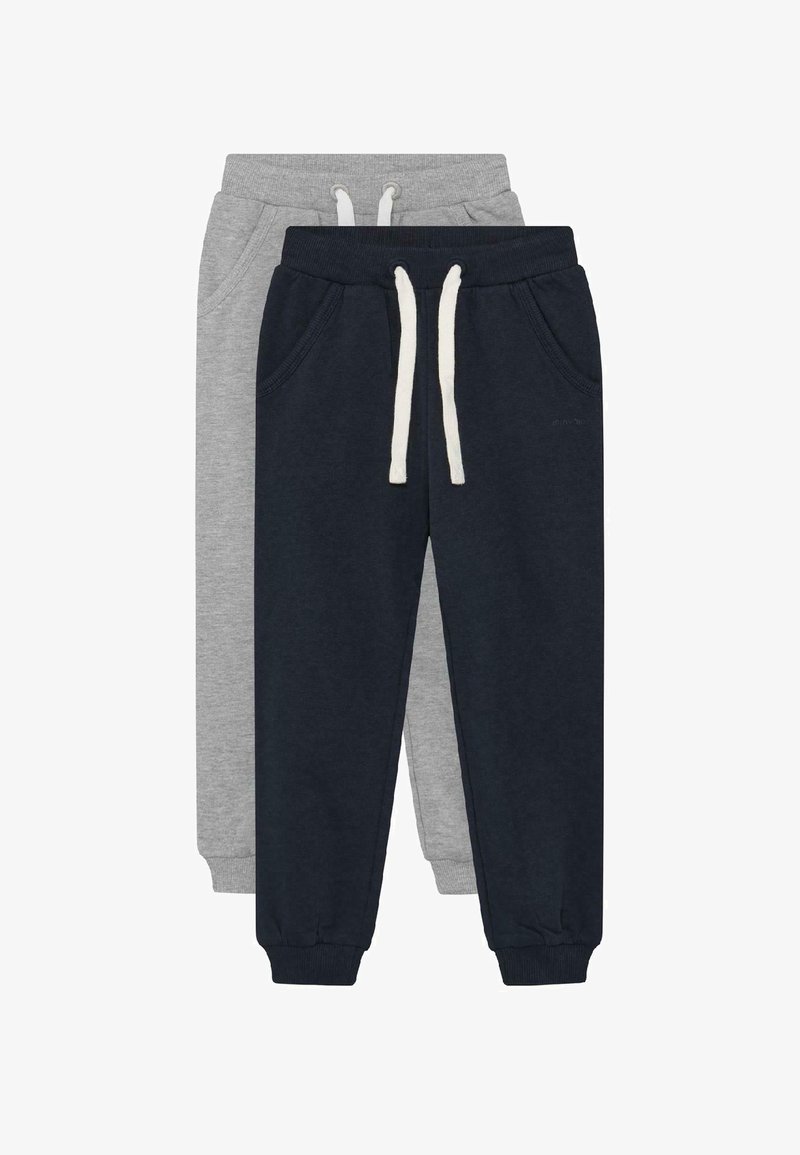 Zwei Paare Kinder-Sweatpants übereinander gestapelt, ein marineblaues und ein graues, beide mit elastischem Bund, weißen Kordeln, Seitentaschen und Bündchen an den Knöcheln.