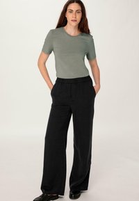 hessnatur T-shirt basic - seegras