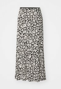 Svart maxikjol med ett vitt blommönster, med elastisk midja, flödande siluett och lätt tygtextur.