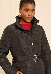 Love & Roses REGULAR FIT - SHOWER RESISTANT QUILTED FUNNEL NECK  - Zimný kabát - black